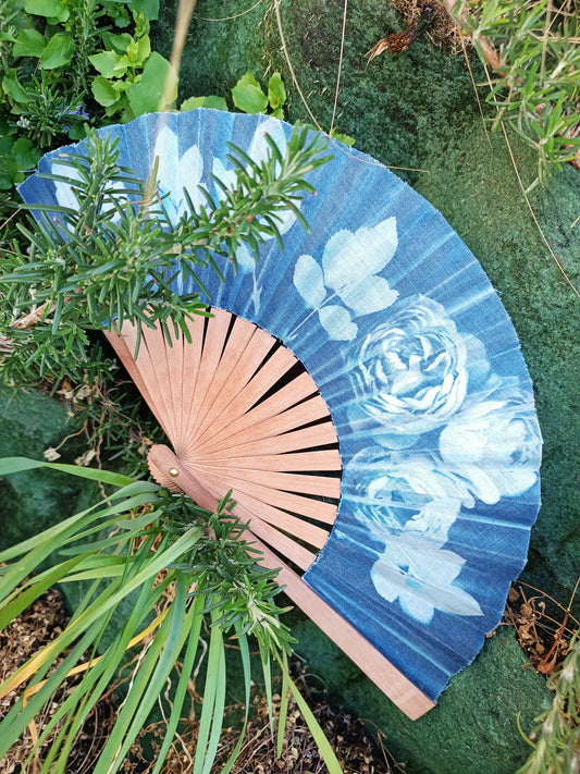 Abanico de rosas en azul